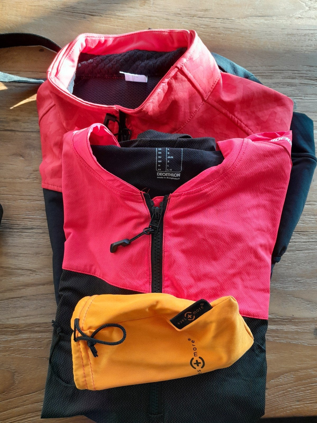 Fietskleding,  rode/zwart jas en shirt,  Decathlon mt L, Ophalen of Verzenden, Zo goed als nieuw, Bovenkleding