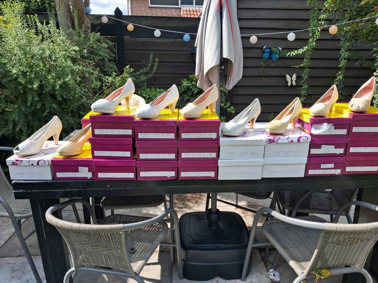 27 paar nieuwe, origineel verpakte schoenen - Ophalen, Ophalen of Verzenden, Nieuw, Grijs, Hoge laarzen