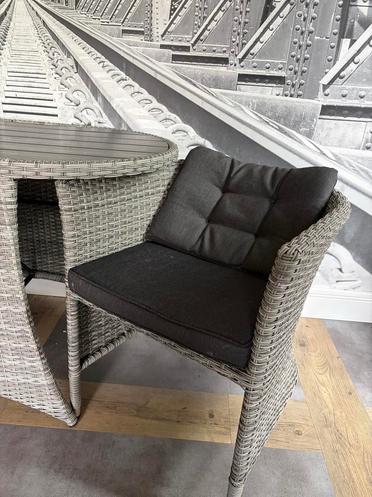 Grijs balkonsetje met 2 stoelen ALS NIEUW, Tuin en Terras, Tuinsets en Loungesets, Gebruikt, Wicker, Stoel, Tuinset
