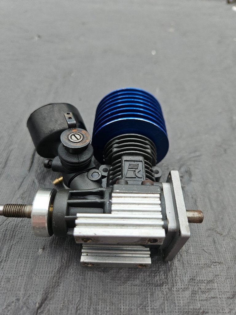 Force 15, 1,5cc nitro motor met carb.+ l. filter, Hobby en Vrije tijd, Modelbouw | Radiografisch | Auto's, Nieuw, Ophalen of Verzenden