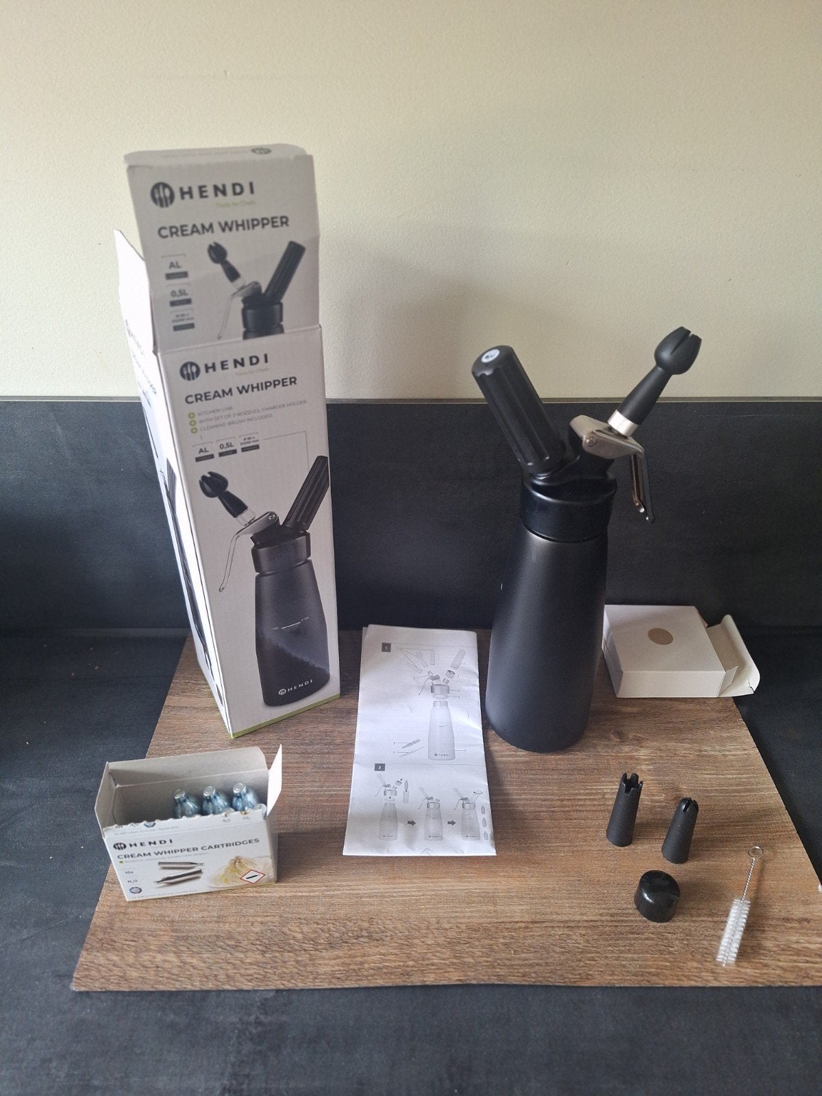 Hendi Roomspuit 0.5L met patronen en accessoires, Ophalen, Zo goed als nieuw