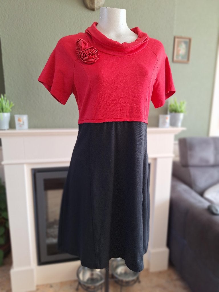 Atmos Fashion mooie rood zwarte jurk 42, Kleding | Dames, Verzenden, Maat 42/44 (L), Zo goed als nieuw, Knielengte
