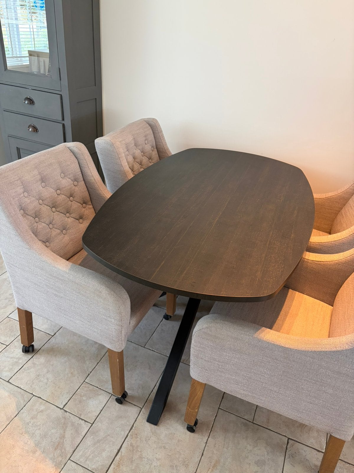 4 landelijke eetstoelen grijs, Ophalen, Landelijk / riviera maison / aura peeperkorn, Zo goed als nieuw, Vier