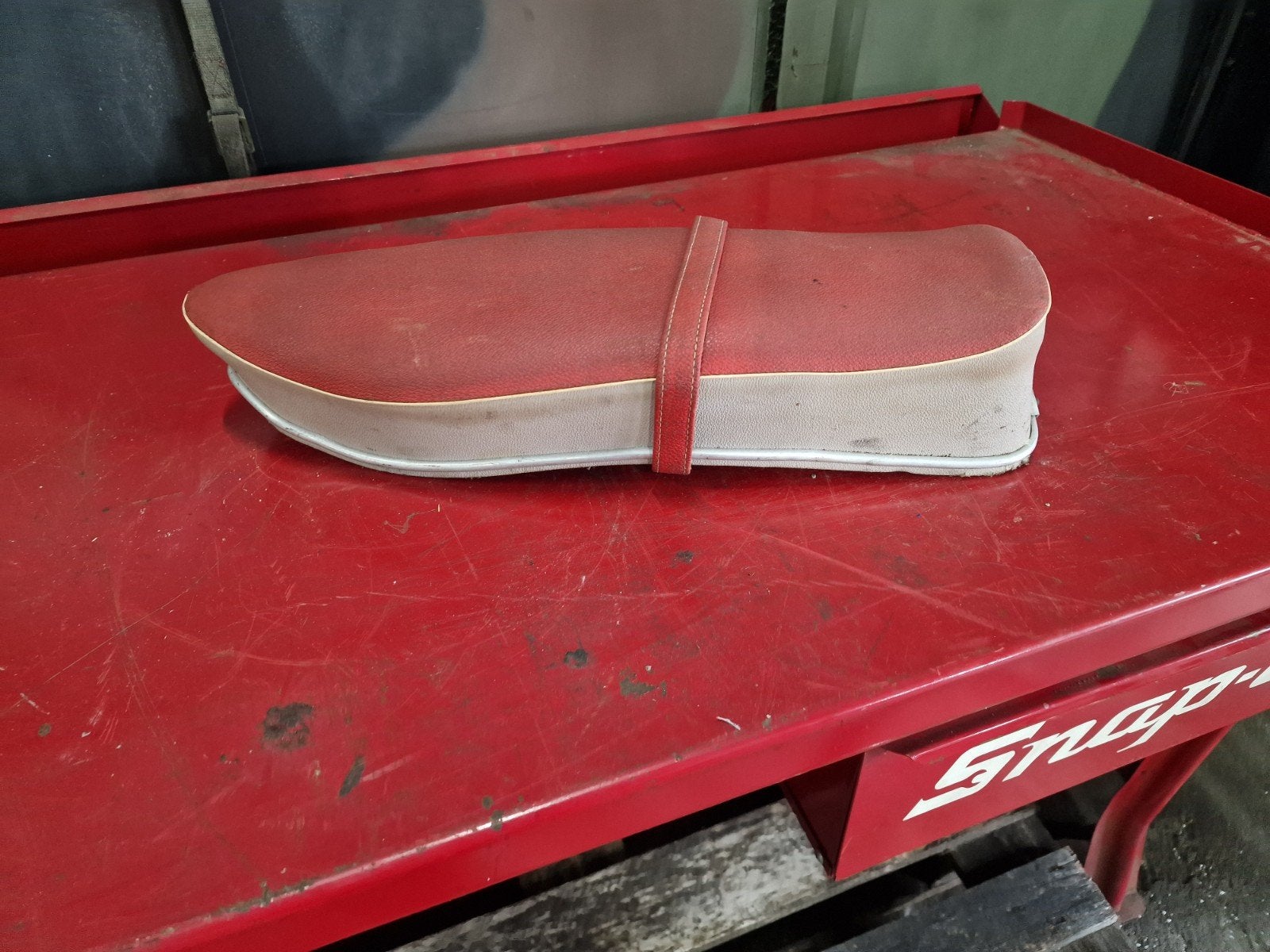 Oldtimer Denfeld buddyseat, originele. Zeer mooi! Rood Wit., Ophalen, Zadel, Overige merken