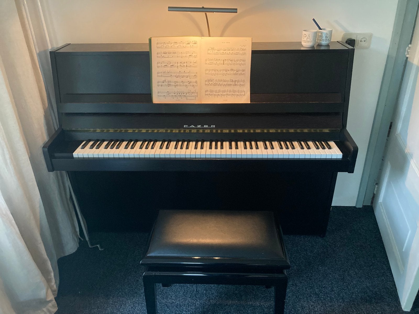 Fazer piano van goede kwaliteit, Ophalen, Zo goed als nieuw, Zwart