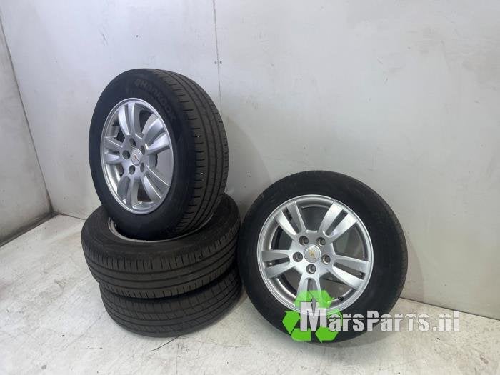 Velgen set + banden van een Chevrolet Aveo, Auto-onderdelen, Banden en Velgen, Gebruikt, -, -, Ophalen of Verzenden