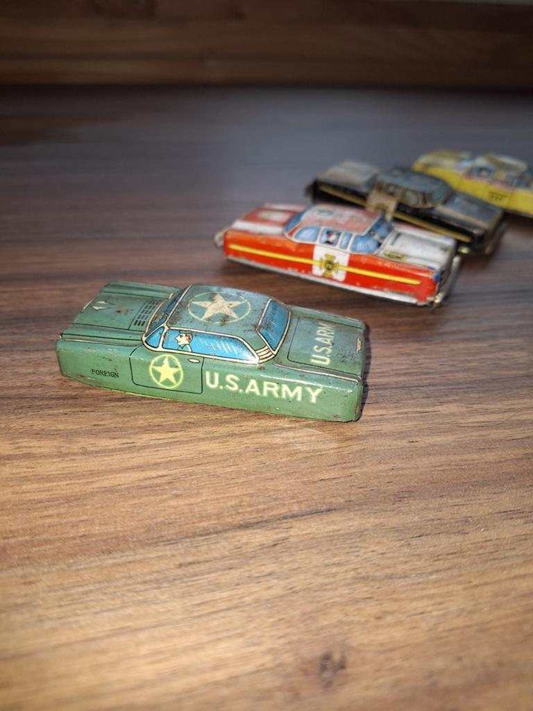 Oud blikken speelgoed van de zestiger jaren

2 grote auto zi, Ophalen, Gebruikt, ., .