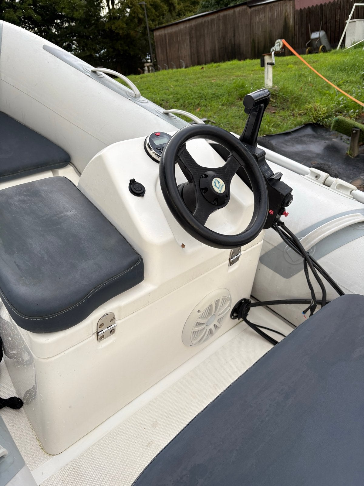 Foto 7 van Zodiac cadet 310 met stuurconsole