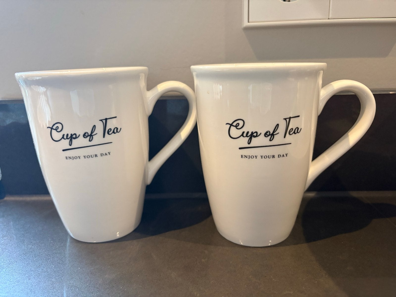 2 nieuwe Riviera Maison mokken bekers ‘' cup of Tea”, Huis en Inrichting, Keuken | Servies, Ophalen, Keramiek, Nieuw, Mok