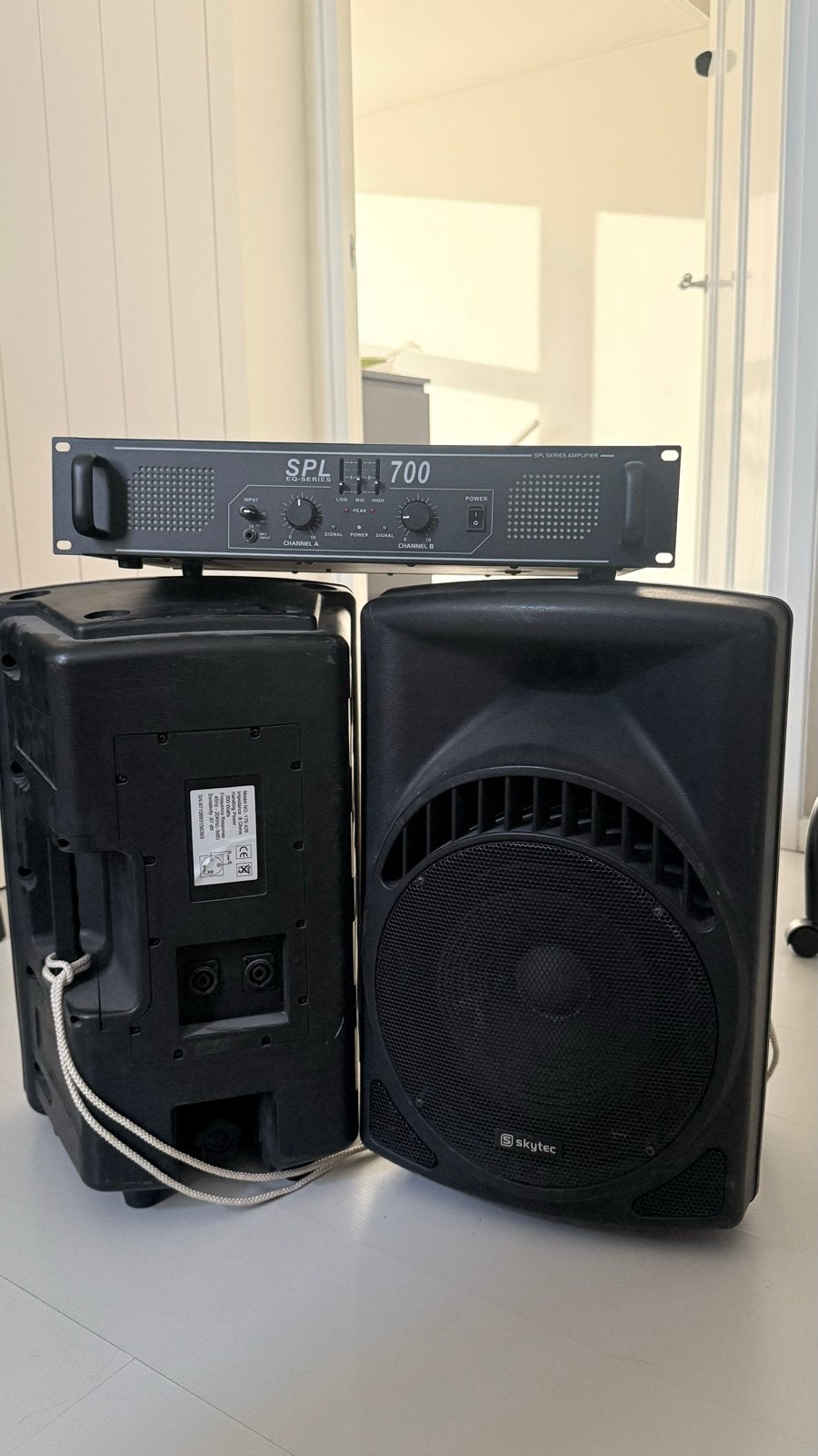Skytec SPL700 Versterker met Skytec Speakers, Gebruikt, Inclusief kabels, Speakerset, Ophalen