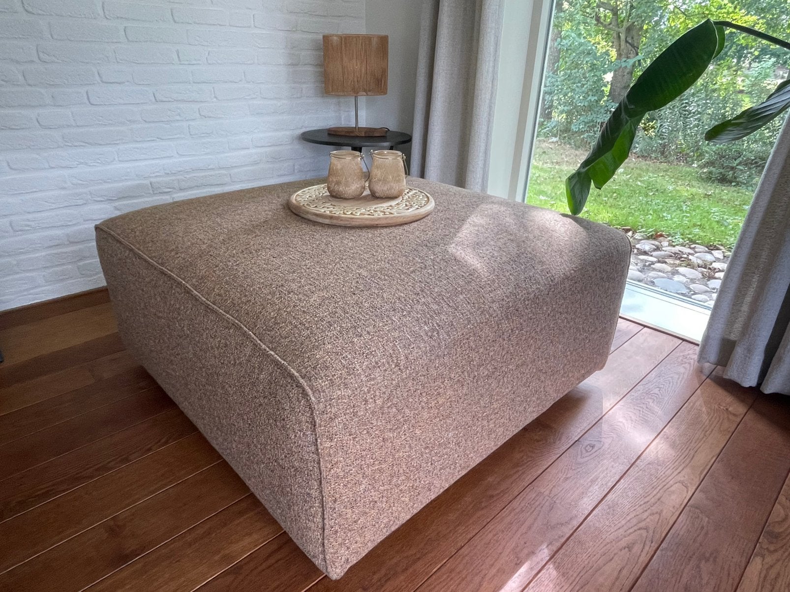 Nieuwe hocker/poef, Ophalen, Zo goed als nieuw, Vierkant, 75 tot 100 cm