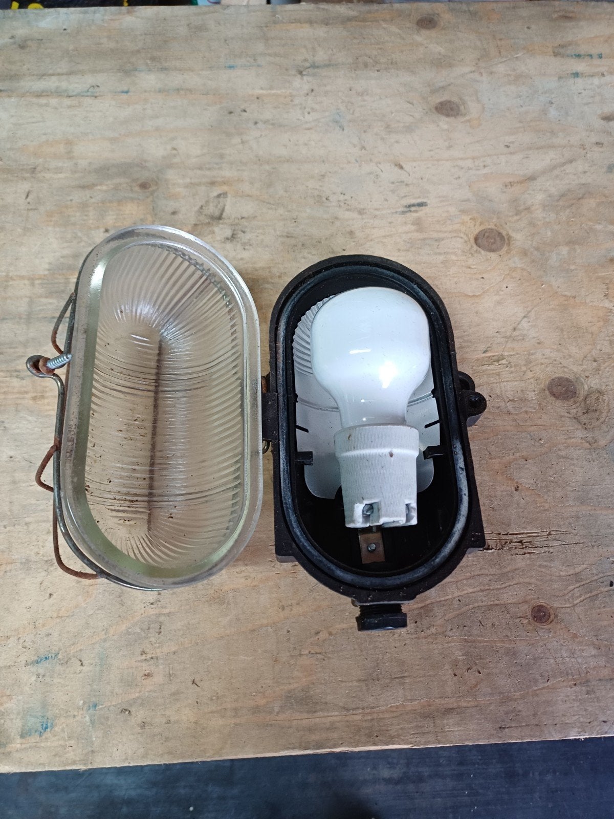 Nostalgische stal lamp, Ophalen