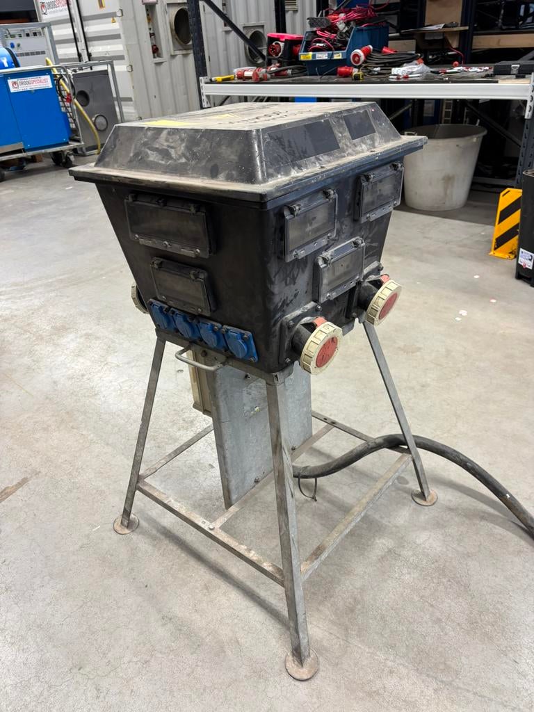 Zwerfkast. 4x 400v 63 ampere 4x 400v 32 ampere 4x230volt, Doe-het-zelf en Verbouw, Elektra en Kabels, Ophalen of Verzenden, Zo goed als nieuw