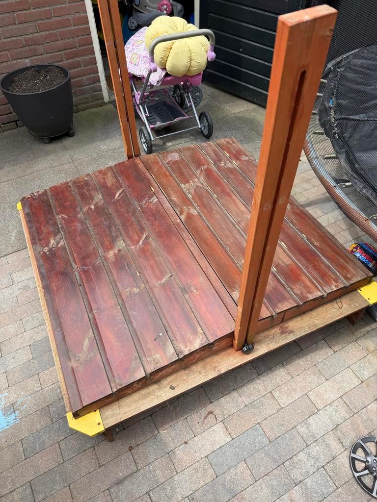 Houten zandbak met zitrand en overkapping gratis, Ophalen, Zo goed als nieuw