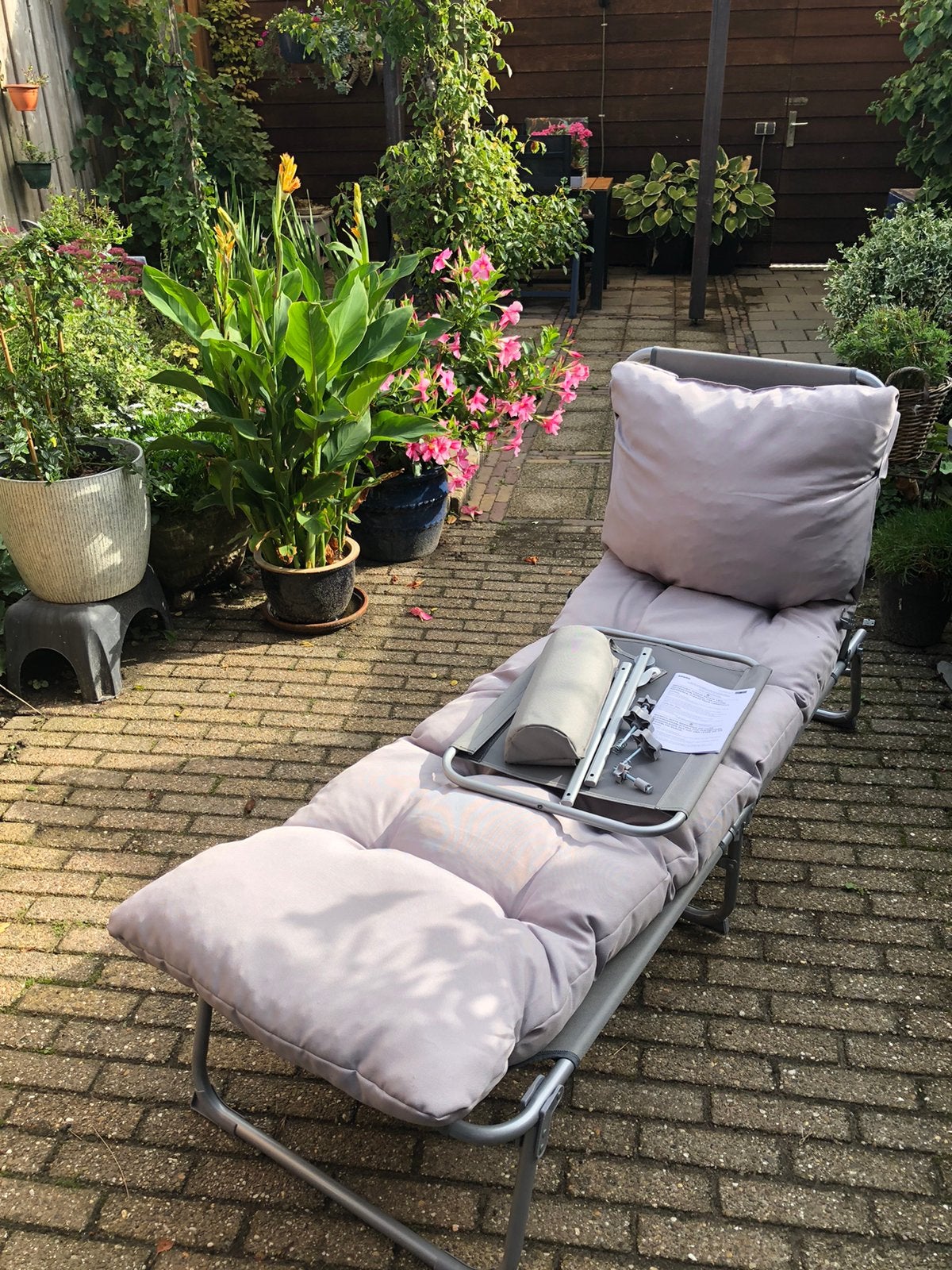 Ligbed met kussen, grijs., Tuin en Terras, Ophalen of Verzenden, Zo goed als nieuw, Aluminium