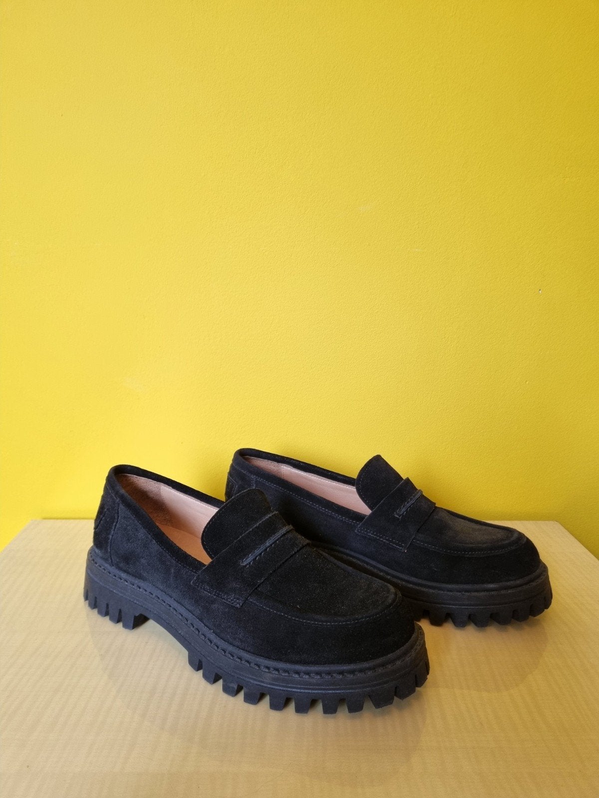 Suède zwarte loafers Shabbies, maat 40. Z.g.a.n., Ophalen of Verzenden, Zo goed als nieuw, Zwart, Instappers
