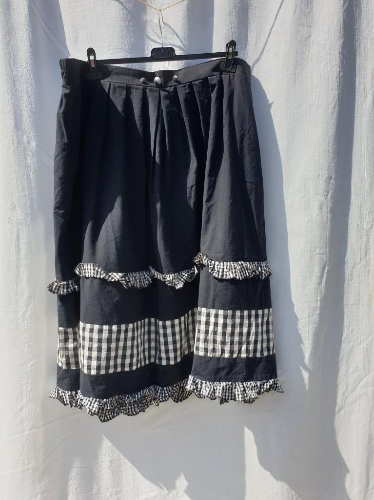 Aparte zwart witte carnavals rok. Mt 56, Carnaval, ., Maat 46/48 (XL) of groter, Ophalen of Verzenden