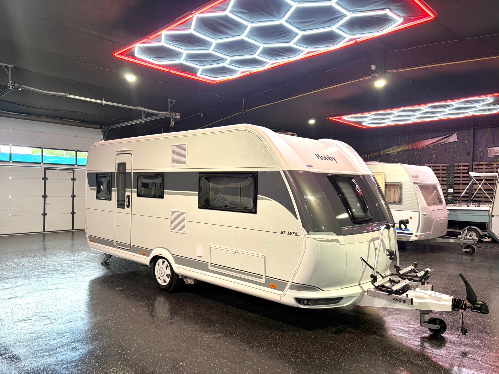 Hobby De Luxe 495 UL #2025# P1 Vol Aut Mover#Voortent#*NIEUW, Rondzit, Bedrijf, Hefbed, 6 tot 7 meter