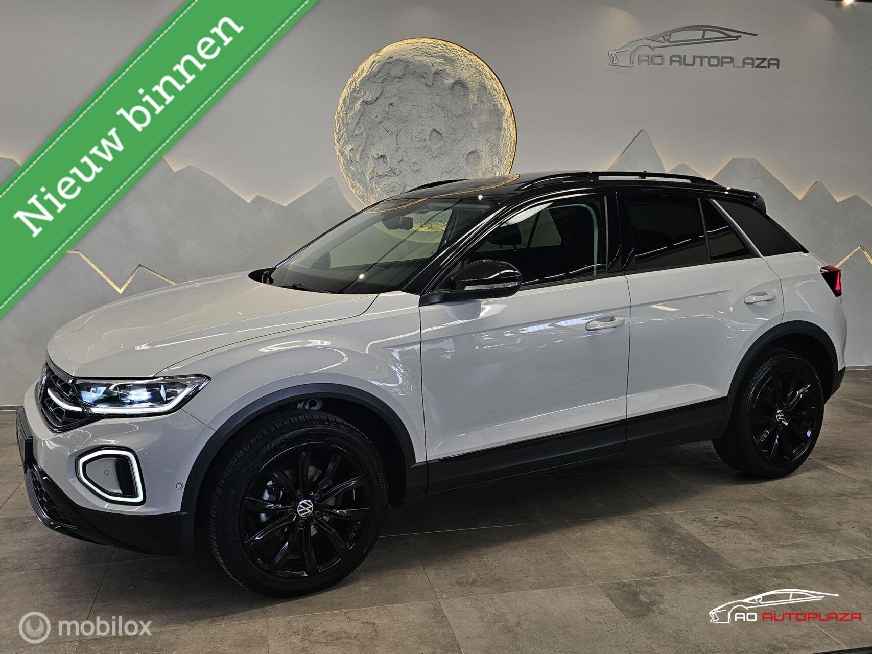 Volkswagen T-Roc 1.5 TSI Style Ascot grey/Panorama/Keyless/I, 1258 kg, 1498 cc, Zwart, 4 cilinders