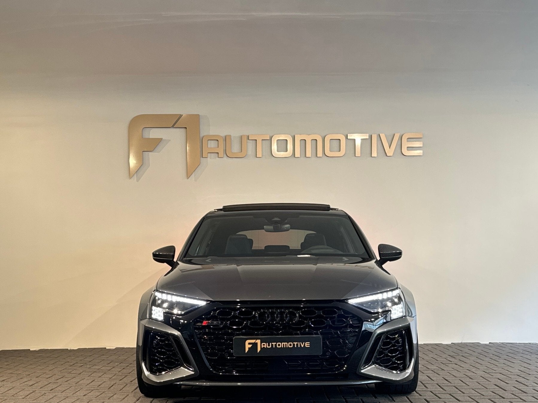Audi RS3 Sportback 2.5 TFSI quattro Pano|Ceramic|Akra|Massag, Automaat, Gebruikt, RS3, Bedrijf
