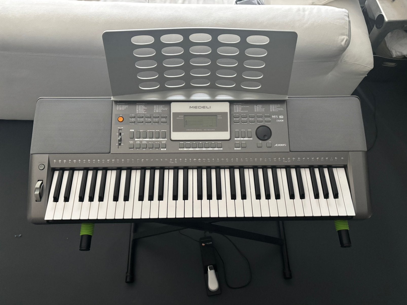 Medeli A100S Keyboard - Complete Starterset, Ophalen, 61 toetsen, Zo goed als nieuw, Met standaard