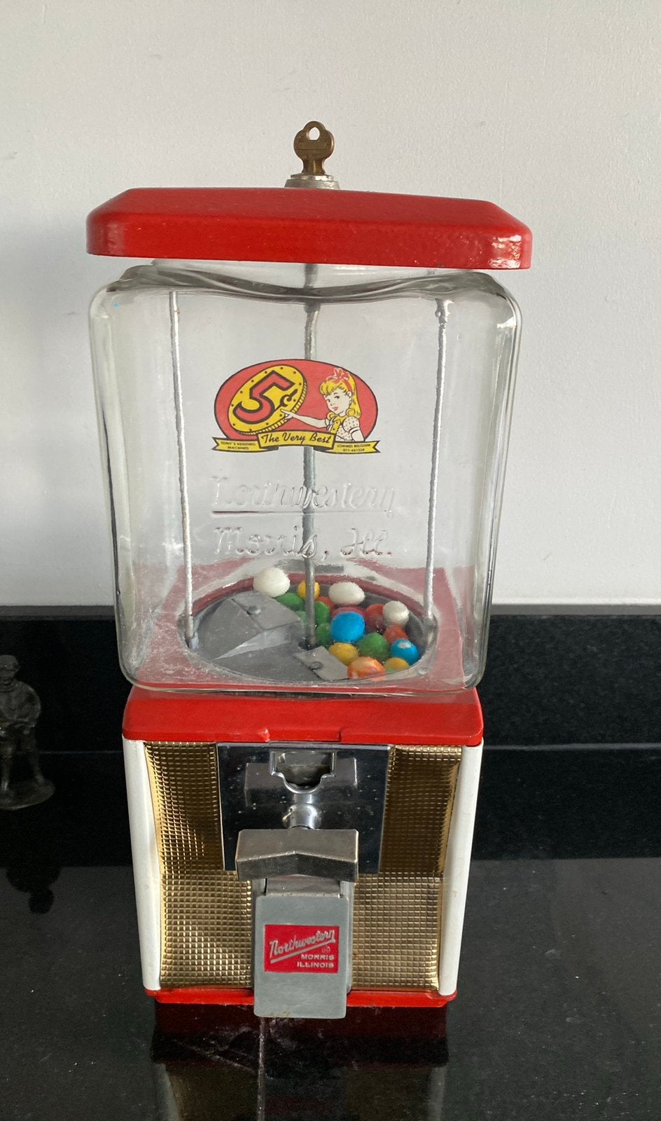 kauwgomballenautomaat.Vintage rode metalen 5cent. Morris.Ill, Verzamelen, Automaten | Overige, Ophalen of Verzenden, Zo goed als nieuw