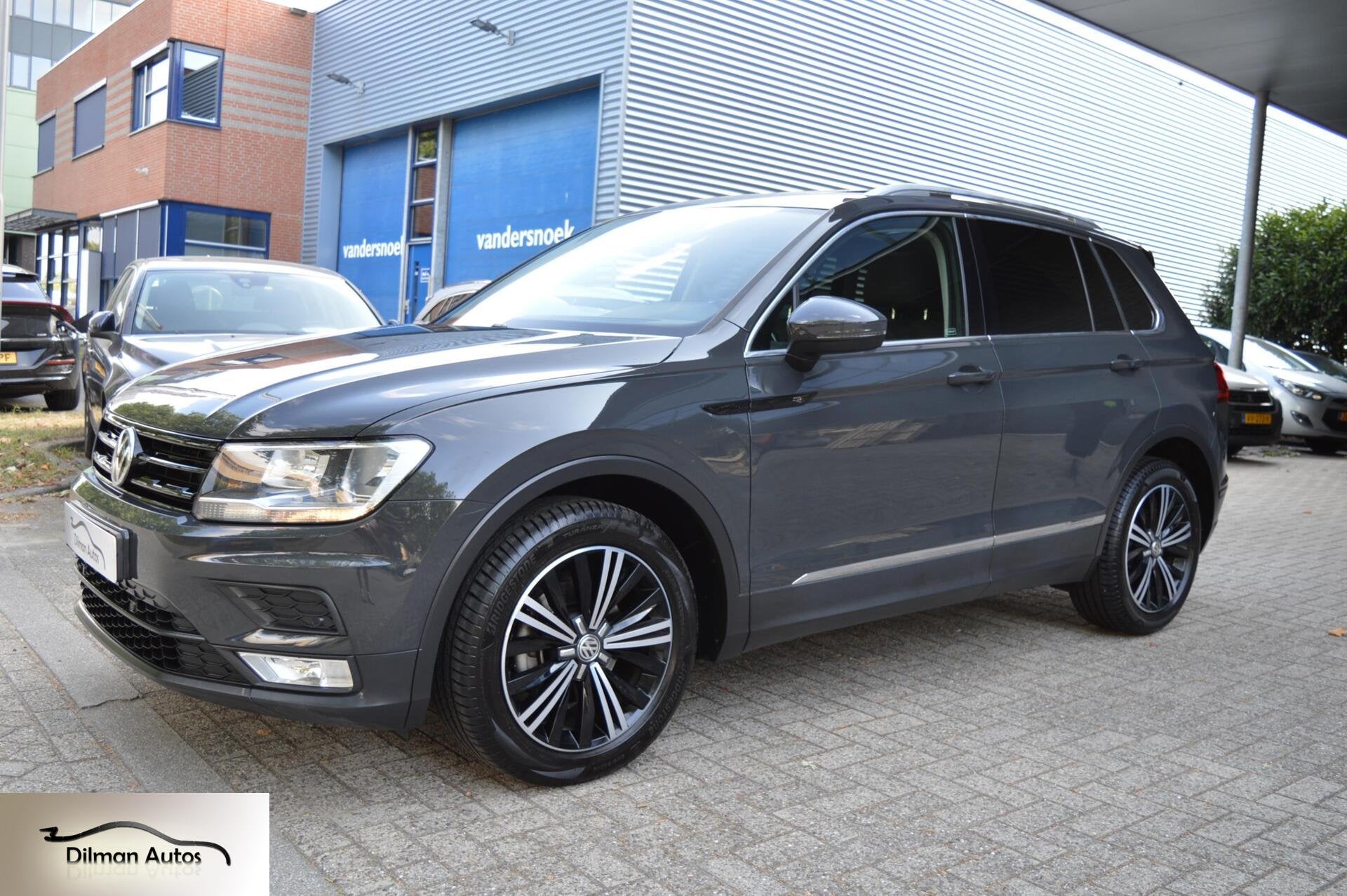 Volkswagen Tiguan 2.0 TDI Aut Connected Series|Pano|Navi|Nap, Auto's, Gebruikt, Euro 6, 4 cilinders, Origineel Nederlands