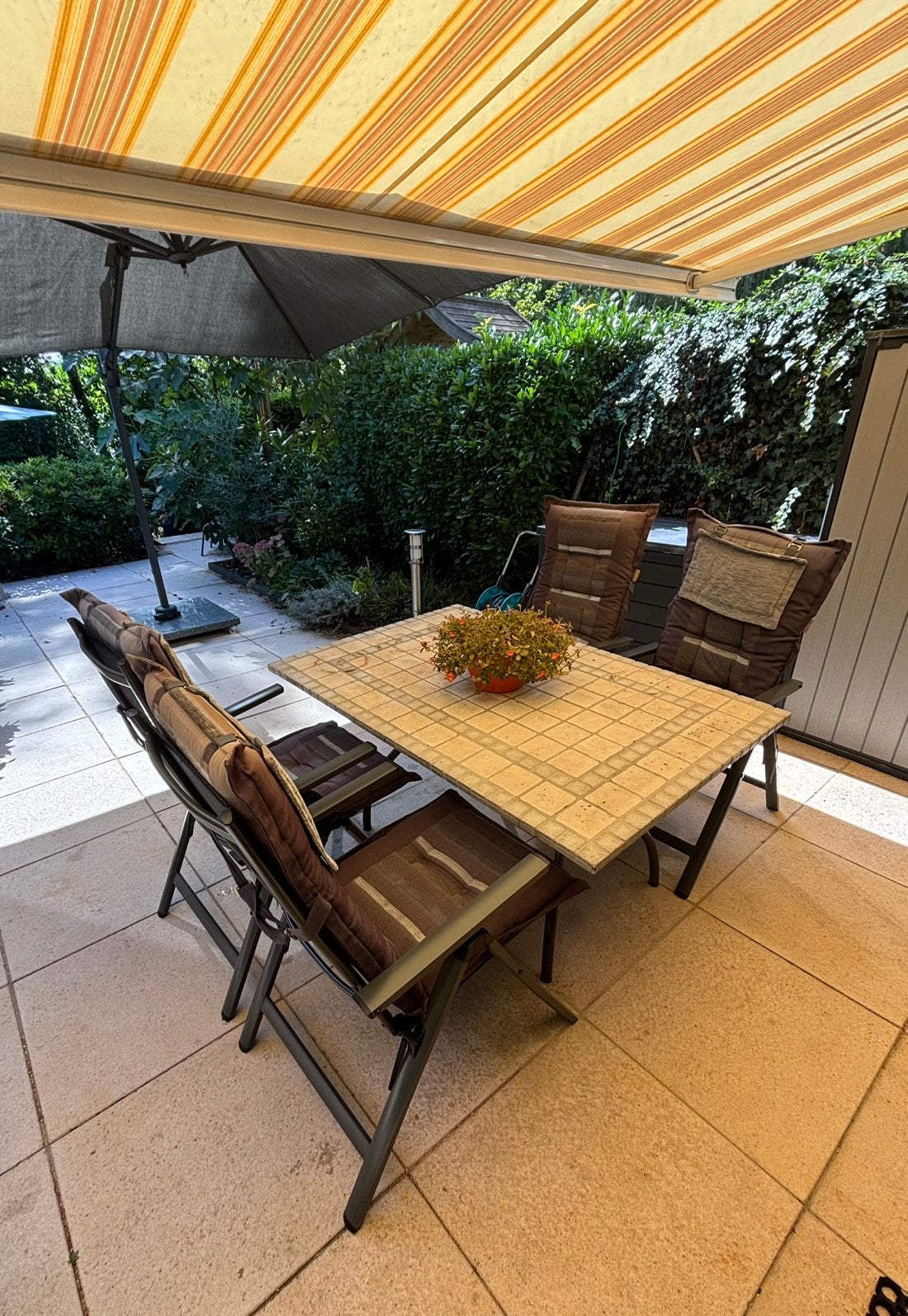 Degelijke grijze tuintafel (zonder stoelen en kussens), Tuin en Terras, Ophalen, Gebruikt, Rechthoekig, Aluminium