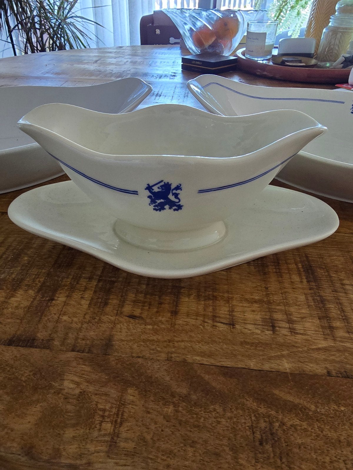 Sauskom en 2 schalen van P. Regout & Co Maastricht., Ophalen