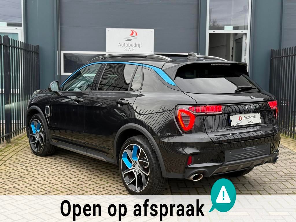 Lynk & Co 01 1.5 HYBRID 261 PK / 360 Camera PANO SFEER NAVI, Auto's, Euro 6, Zwart, Plug-in hybride, Bedrijf