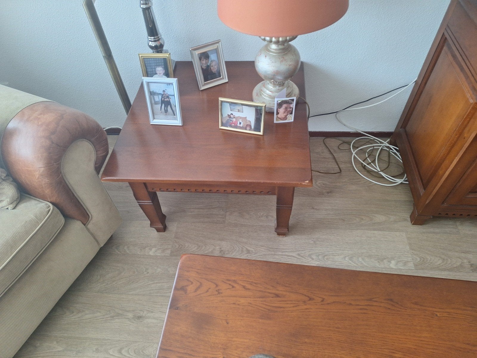 Houten bijzettafel met klassieke uitstraling, Gebruikt, Klassiek, 55 tot 75 cm, Rechthoekig