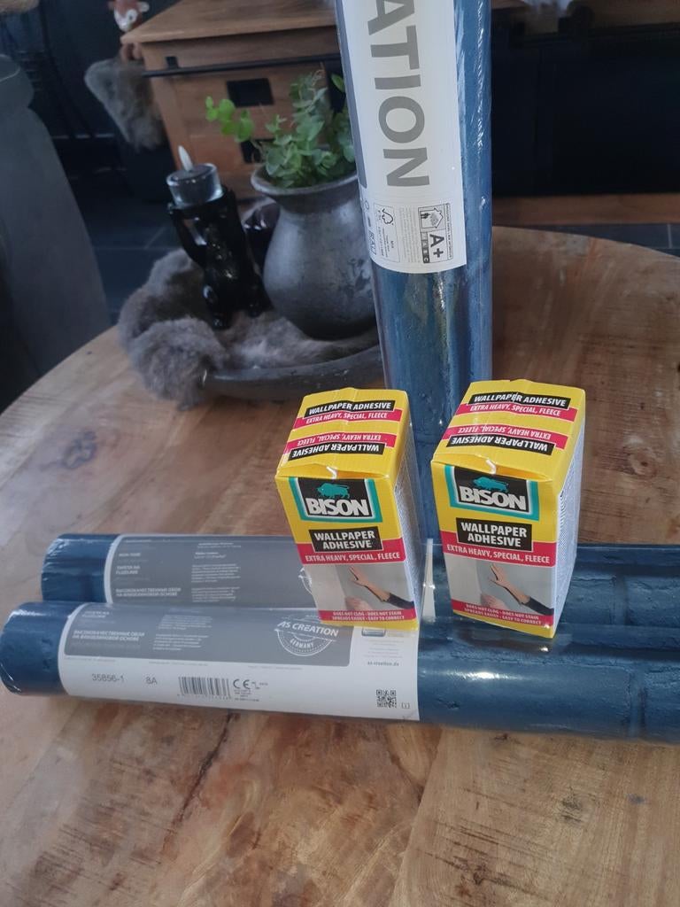 3 rollen behang steen patroon plus 2 doosjes behanglijm, Ophalen of Verzenden