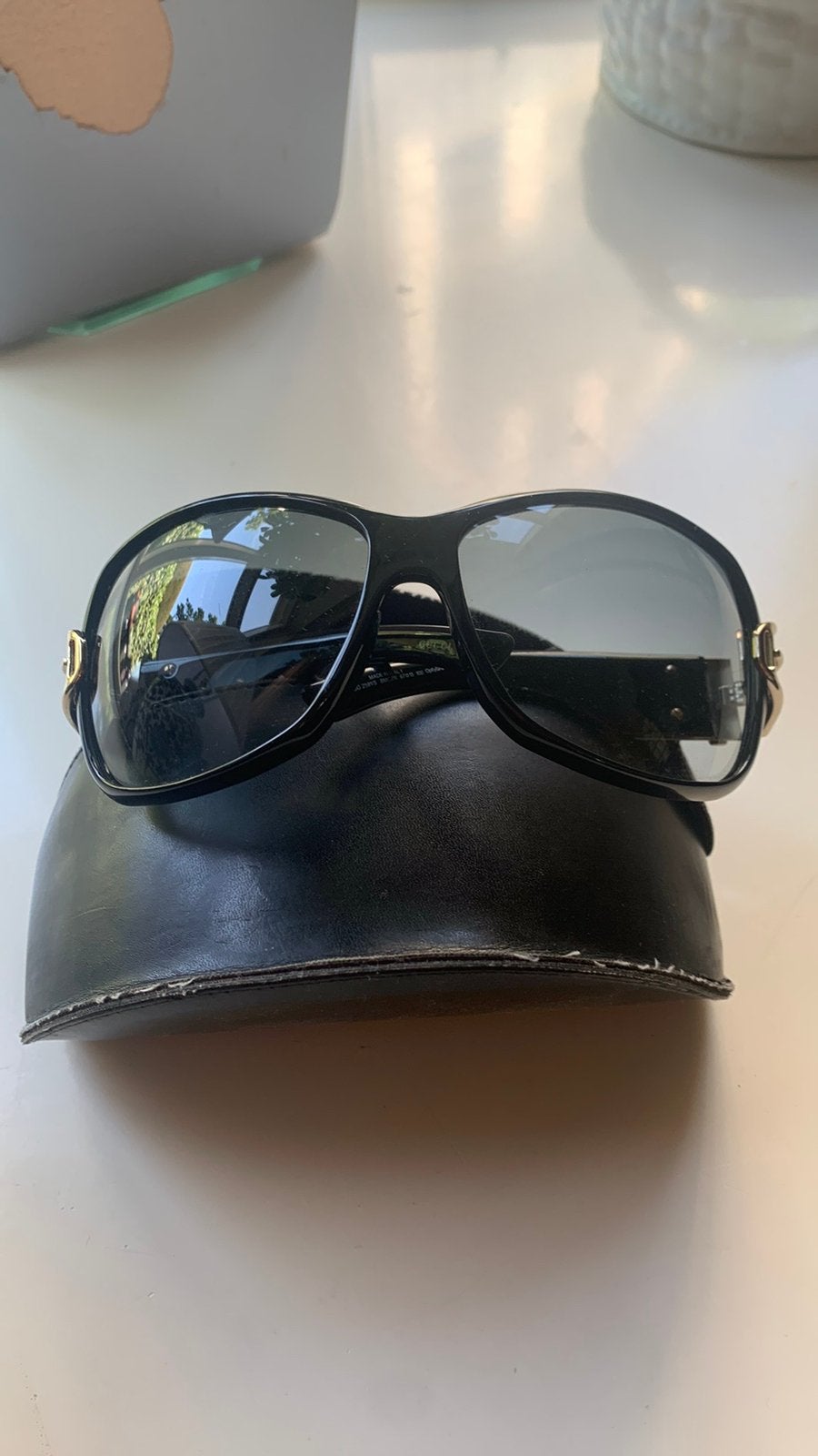 Originele GUCCI zonnebril in originele etui geen imitatie, Ophalen of Verzenden, Zo goed als nieuw, Zwart, Overige merken