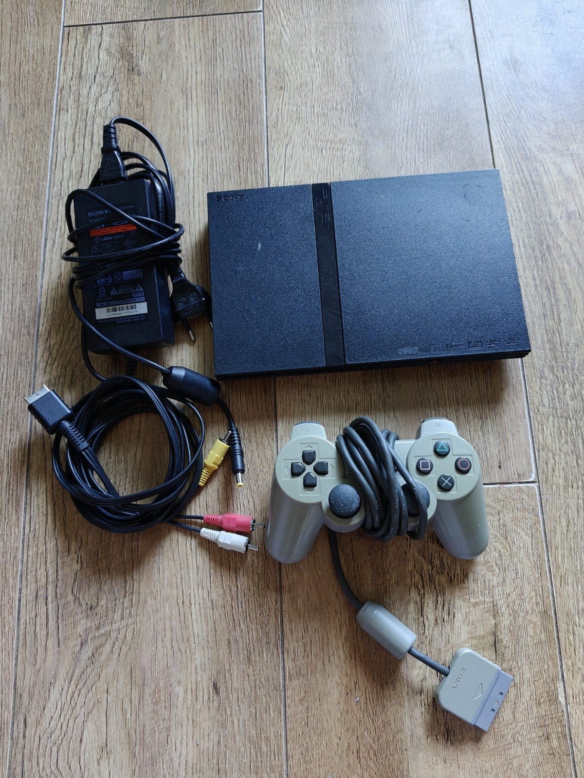 PlayStation 2|PS2 met Controller en Kabels, Spelcomputers en Games, Spelcomputers | Sony PlayStation 2, Zo goed als nieuw, Met 1 controller