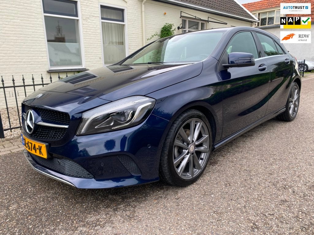 Mercedes-Benz A-klasse 180 BusinessAut,Camera,Stoelverwarmin, Auto's, Gebruikt, 4 cilinders, Blauw, Leder en Stof