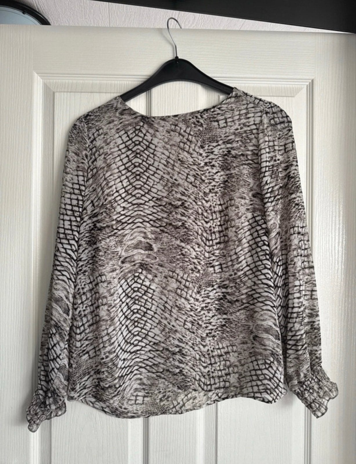 Stijlvolle blouse met slangenprint maat M, Maat 38/40 (M), Ophalen of Verzenden, Zo goed als nieuw, Lange mouw