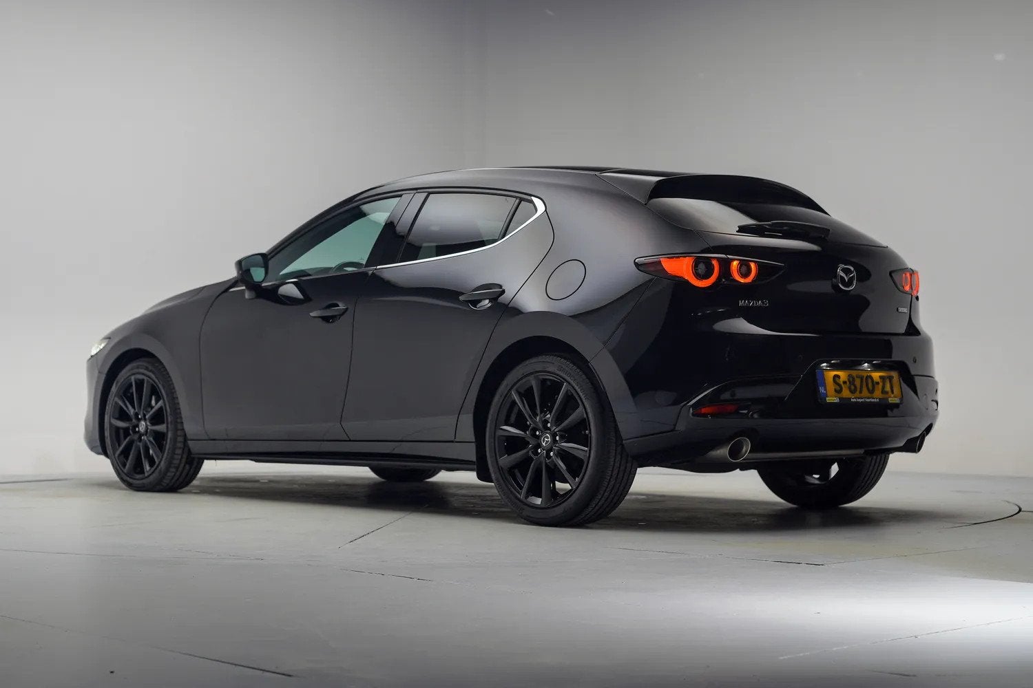 Mazda 3 2.0 e-SkyActiv-X Luxury [ Navi Apple/Android Adapt., Auto's, 1998 cc, Gebruikt, Zwart, Handgeschakeld