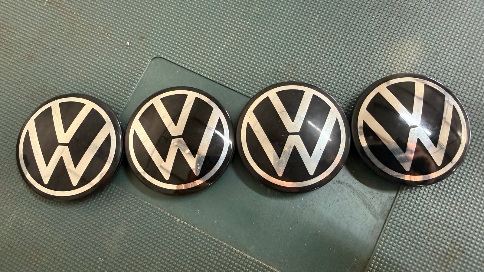 VW naafdoppen - Set van 4 1s0601171, Auto diversen, Wieldoppen, Gebruikt, Ophalen of Verzenden