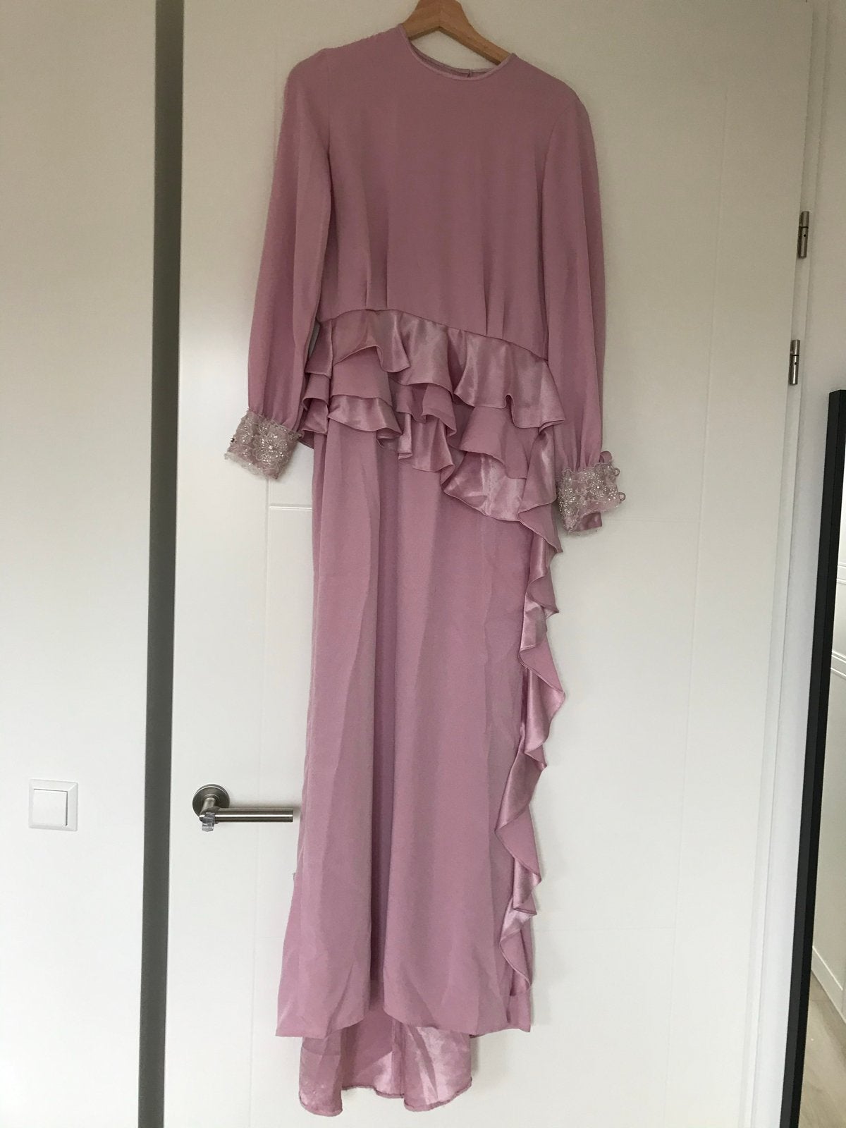 Elegante Roze Galajurk met Ruches en Kralen, Kleding | Dames, Maat 38/40 (M), Galajurk, Ophalen of Verzenden, Zo goed als nieuw