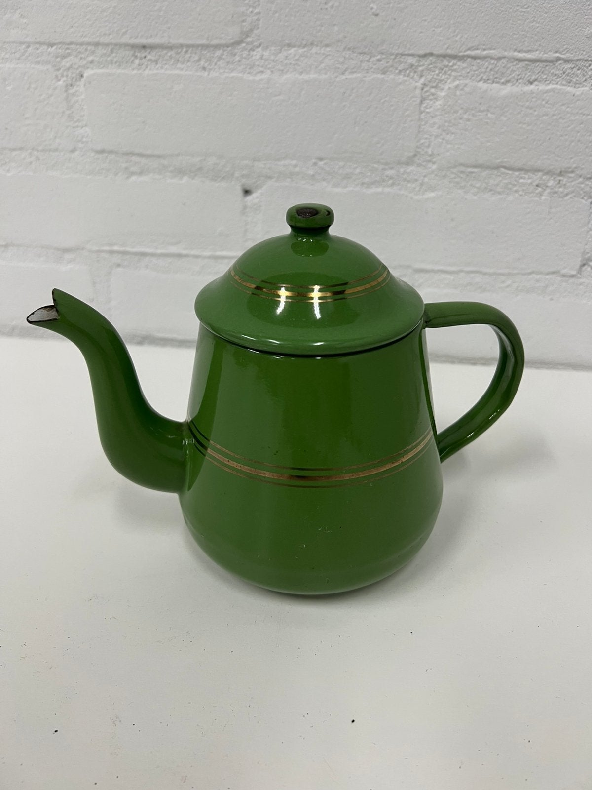 Te Koop : Groen Emaille Theepot Thee Kan Pot Gouden Bies, Ophalen of Verzenden