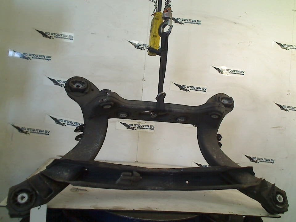 Subframe Achter Mercedes-Benz C (W205) (2014-05/2018-05), Gebruikt, Mercedes-Benz AG, Mercedes-Benz, Mercedesstraße 120, Stuttgart 70372, , Duitsland