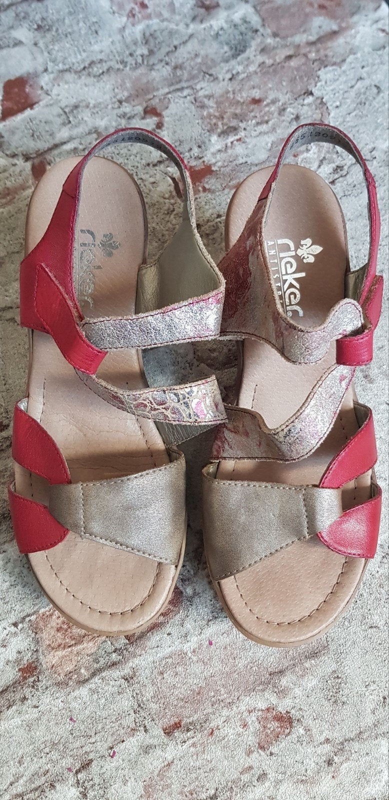 Rieker sandalen mt.38
Hakhoogte 6cm, Zo goed als nieuw, Rieker, Sandalen of Muiltjes, Ophalen of Verzenden