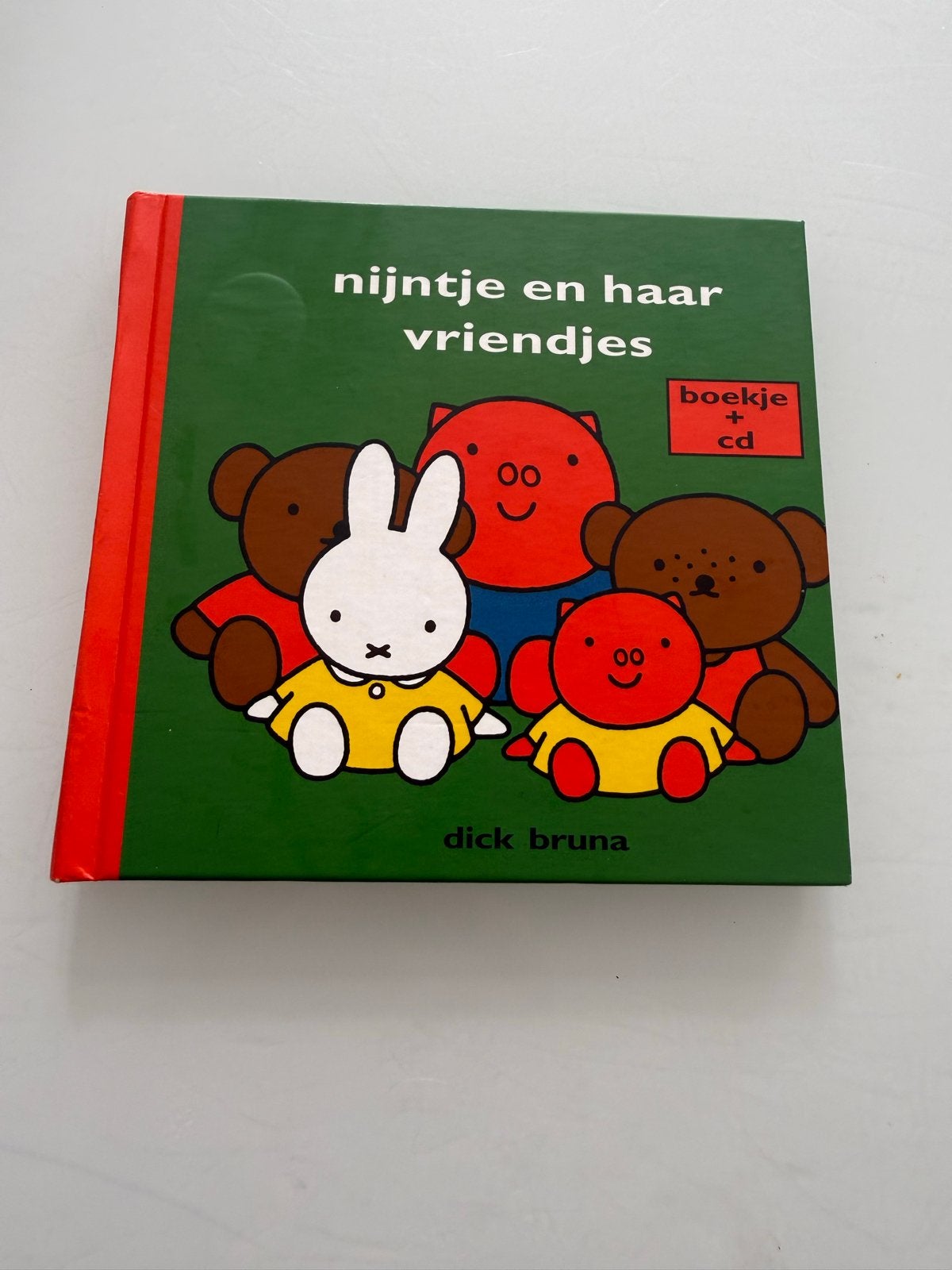 Nijntje en haar vriendjes - Boekje + CD Dick Bruna, Ophalen of Verzenden, Zo goed als nieuw, Fictie
