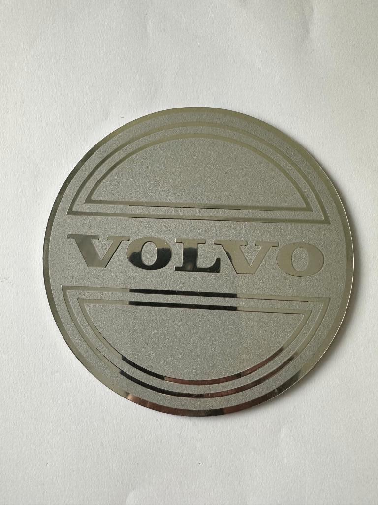 Fraai VOLVO logo. Aluminium. 13 cm., Verzamelen, Ophalen of Verzenden, Gebruikt, Reclamebord