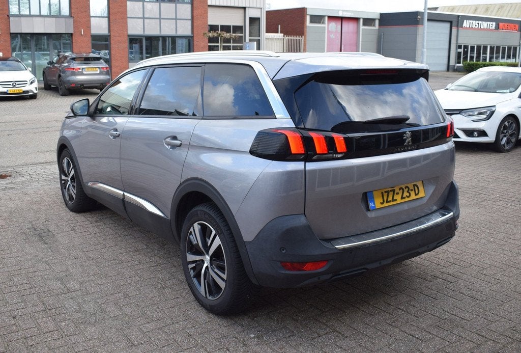 Peugeot 5008 1.2 PureTech Allure |7 PERS.|NAVI|CLIMATE CONTR, Auto's, Peugeot, Parkeersensor, Gebruikt, 1199 cc, Bedrijf
