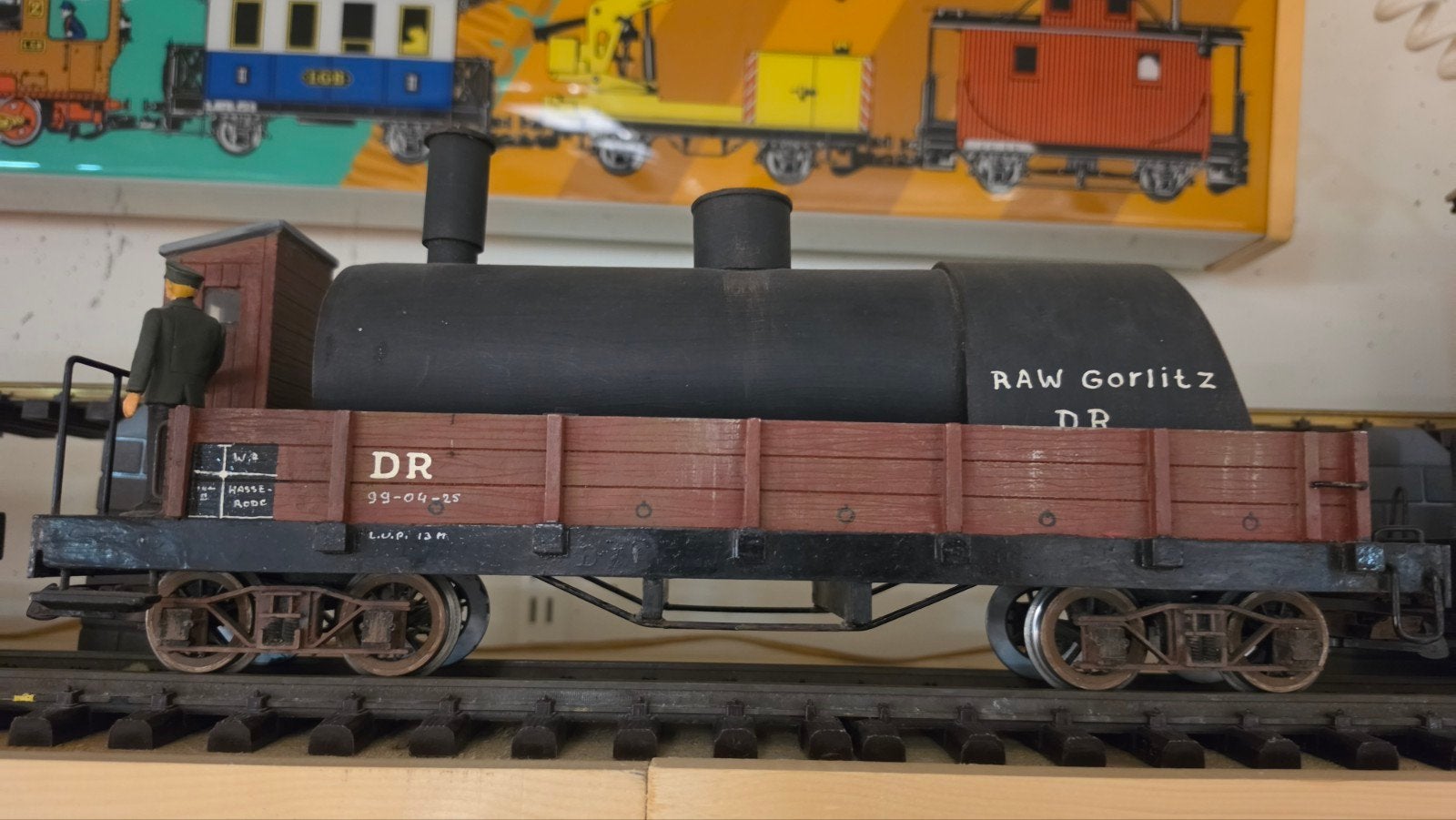 lgb wagon dubbel asser, met tank en figuur op wagon, Hobby en Vrije tijd, Modeltreinen | Overige schalen, Gebruikt, Gelijkstroom
