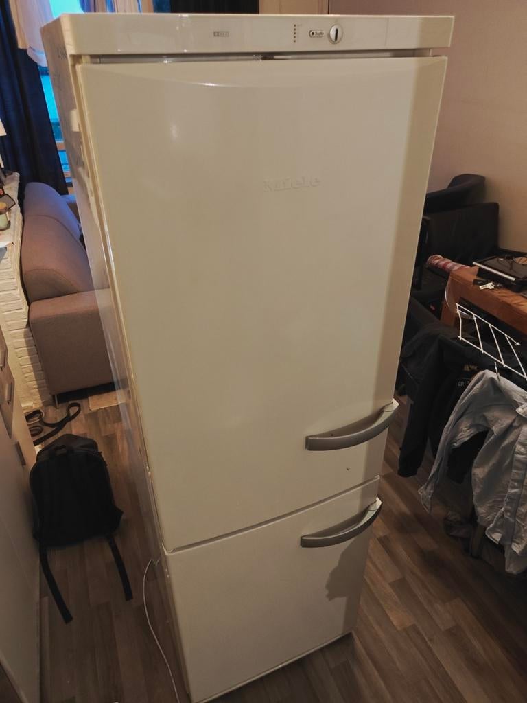 Miele Koelvriescombinatie - Defect, Ophalen, 200 liter of meer, 60 cm of meer, Met aparte vriezer
