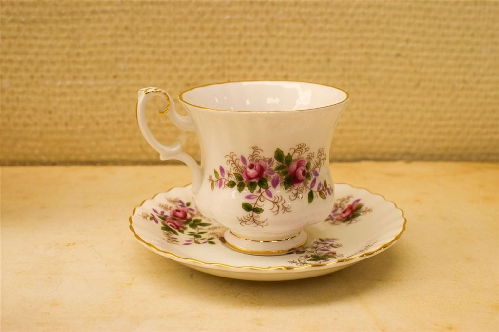 17 delig Royal Albert Porseleinen theeservies 51050, Gebruikt, Ophalen of Verzenden, Bord(en), Overige stijlen
