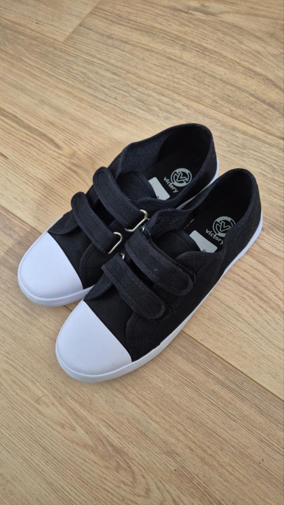 Nieuwe zwarte gymschoenen maat 38, Kinderen en Baby's, Kinderkleding | Schoenen en Sokken, Ophalen, Nieuw, Jongen of Meisje, Sportschoenen