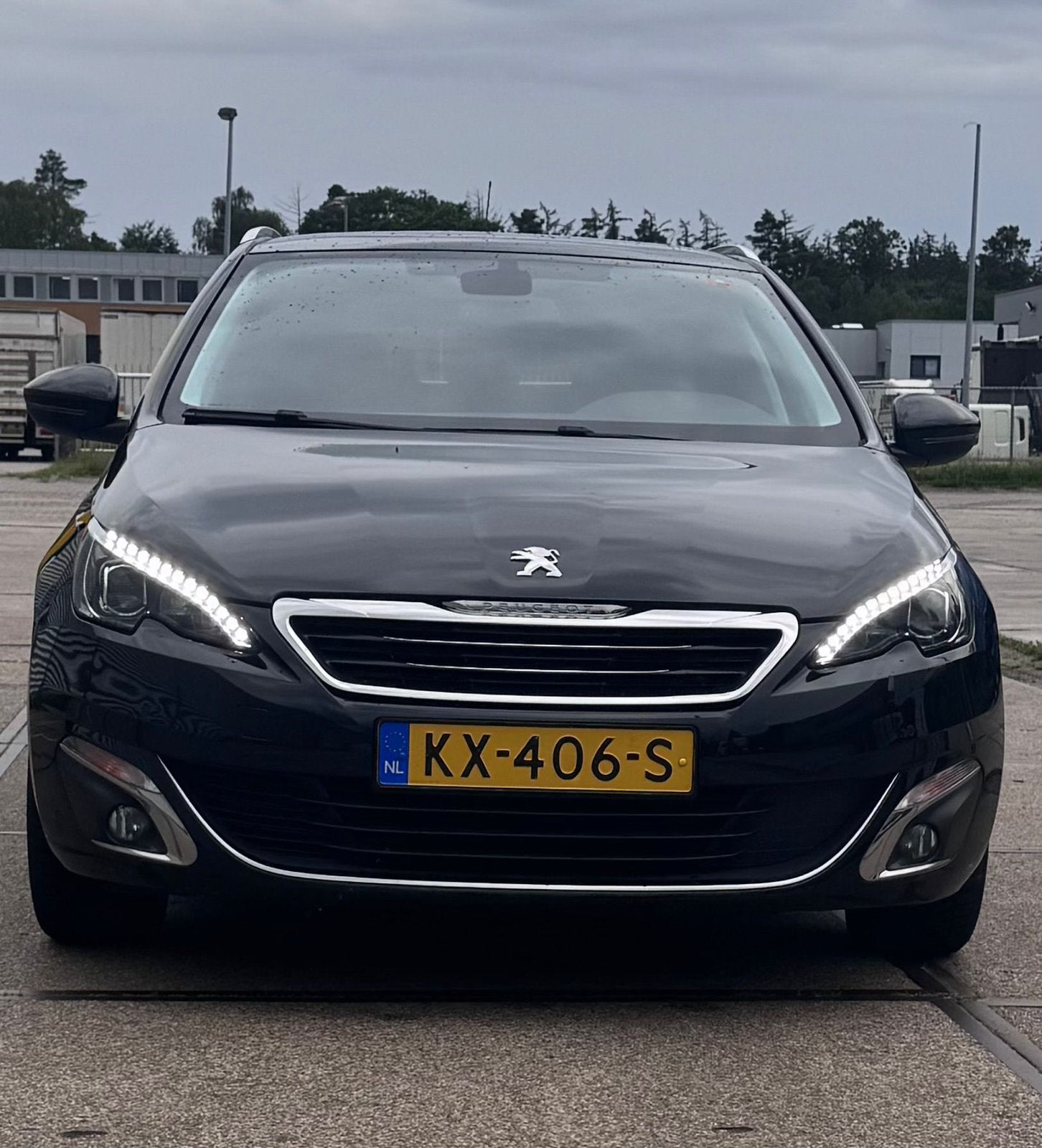 Peugeot 308 1.2 E-thp 130pk 2017 Zwart, Auto's, Peugeot, Voorwielaandrijving, 1199 cc, 1165 kg, Zwart